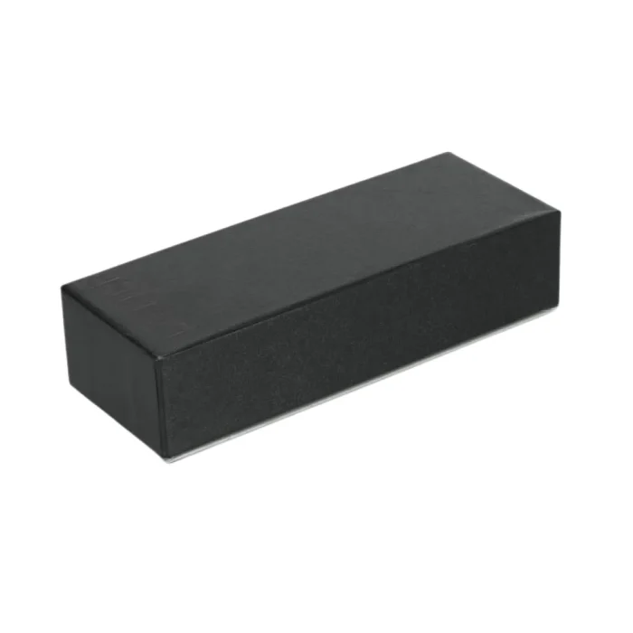 Uma-with-box