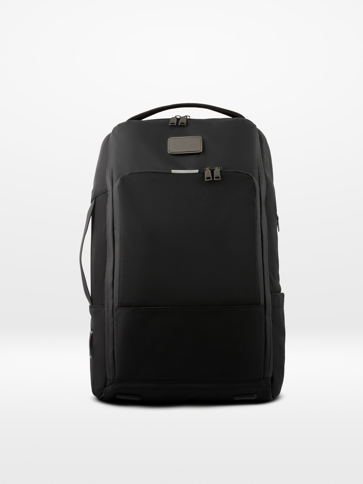 Premium two-tone design bag with MagSafe compatibility and smart storage
