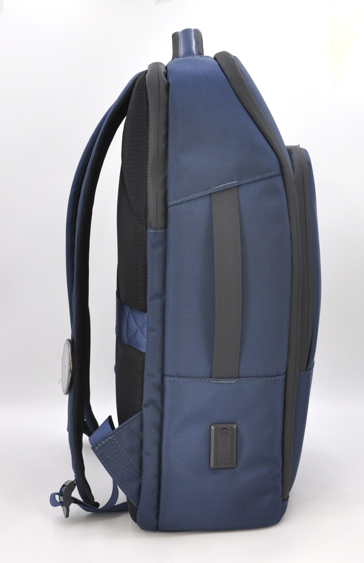 Premium two-tone design bag with MagSafe compatibility and smart storage