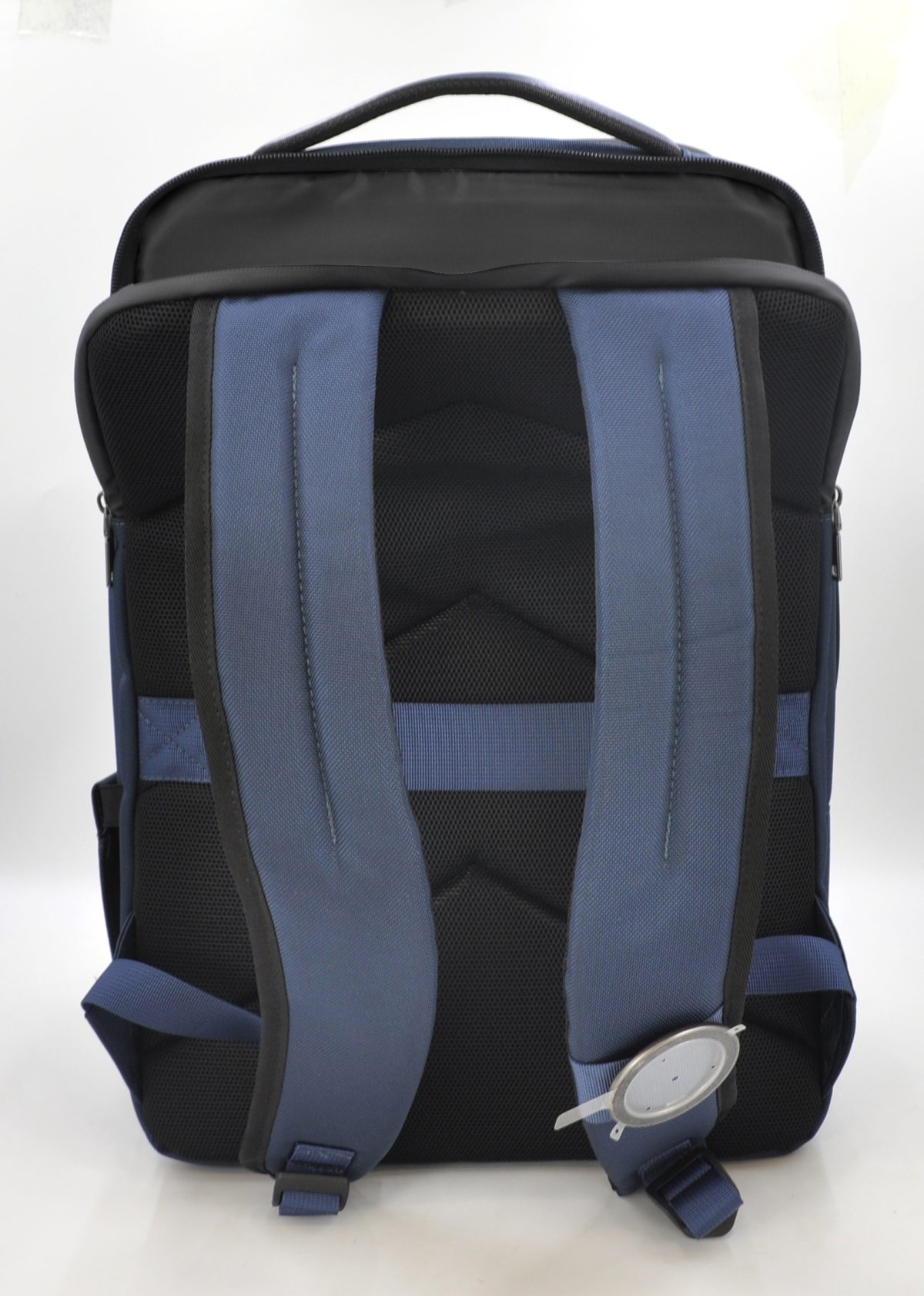Premium two-tone design bag with MagSafe compatibility and smart storage