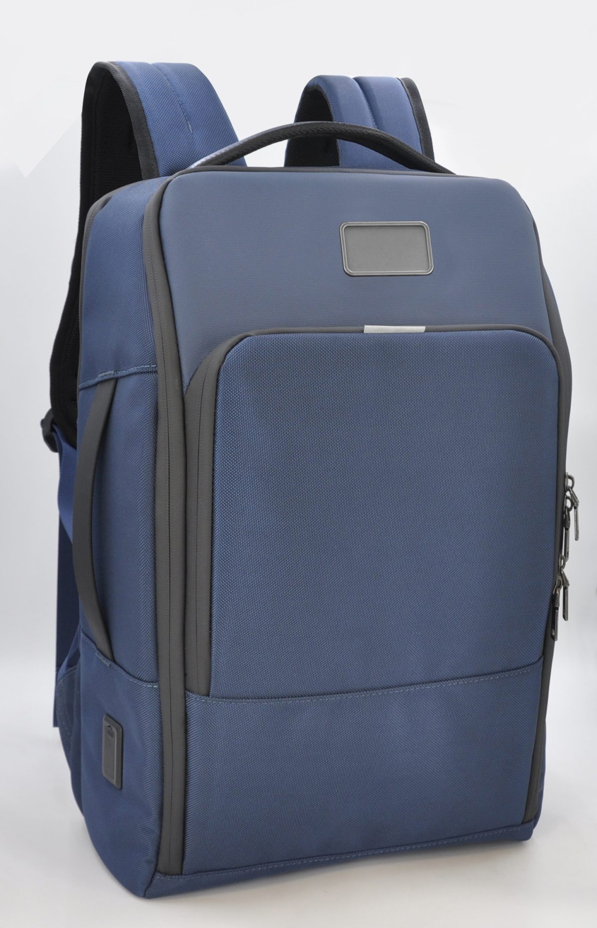 Premium two-tone design bag with MagSafe compatibility and smart storage