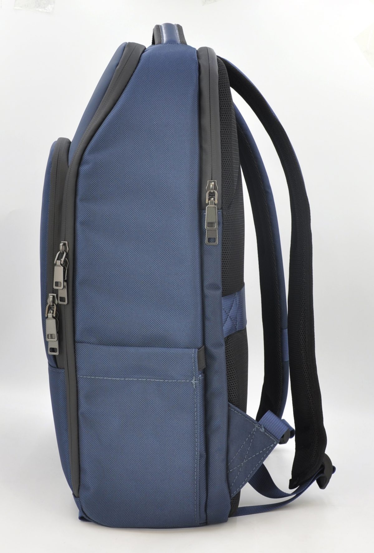 Premium two-tone design bag with MagSafe compatibility and smart storage